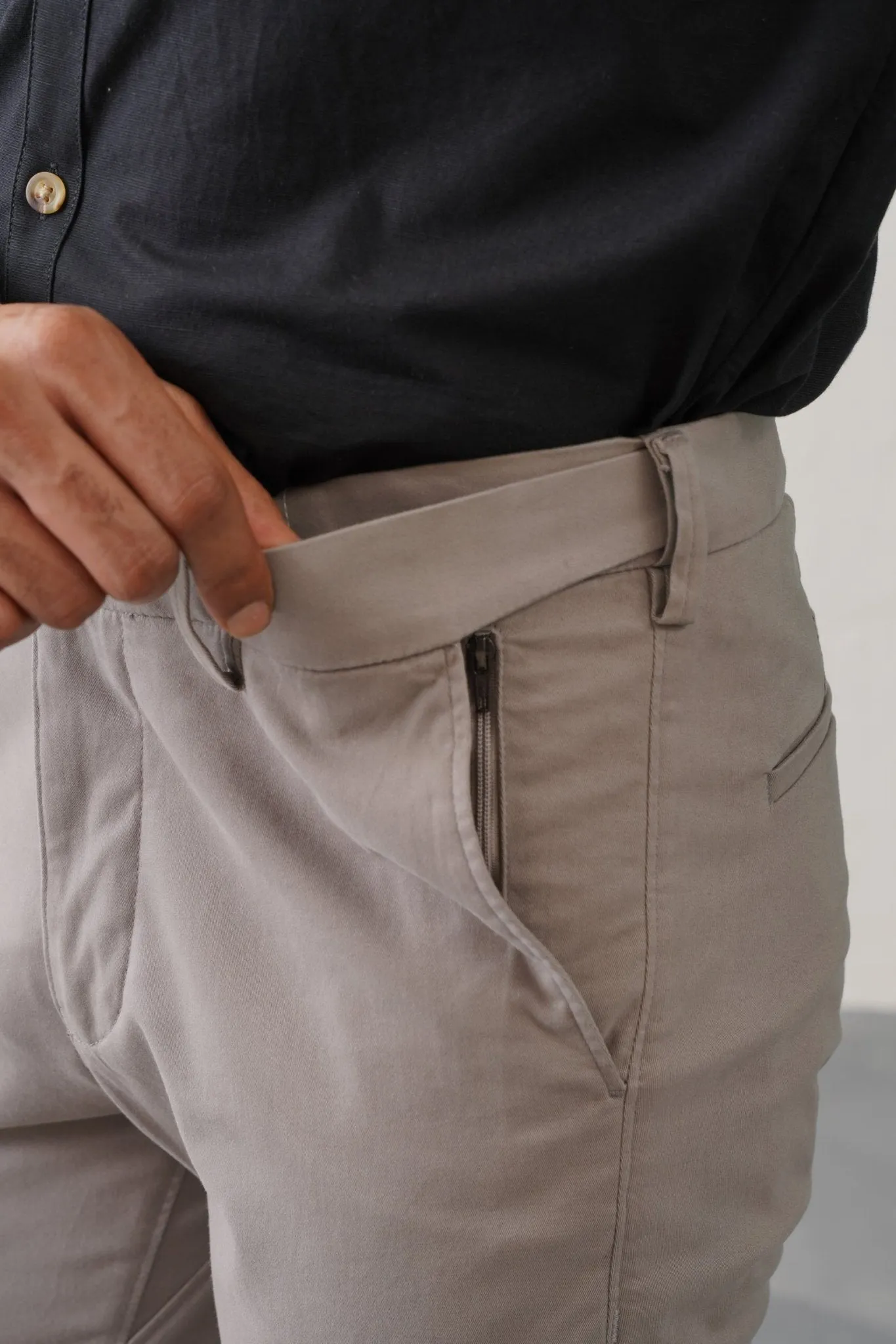 The Slim Fit Travel Chino - Grey